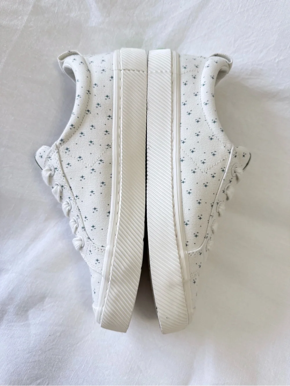Cariuma | Women’s 8 | Marie Kondo OCA Low Off White Blue Star Sneakers | EUC